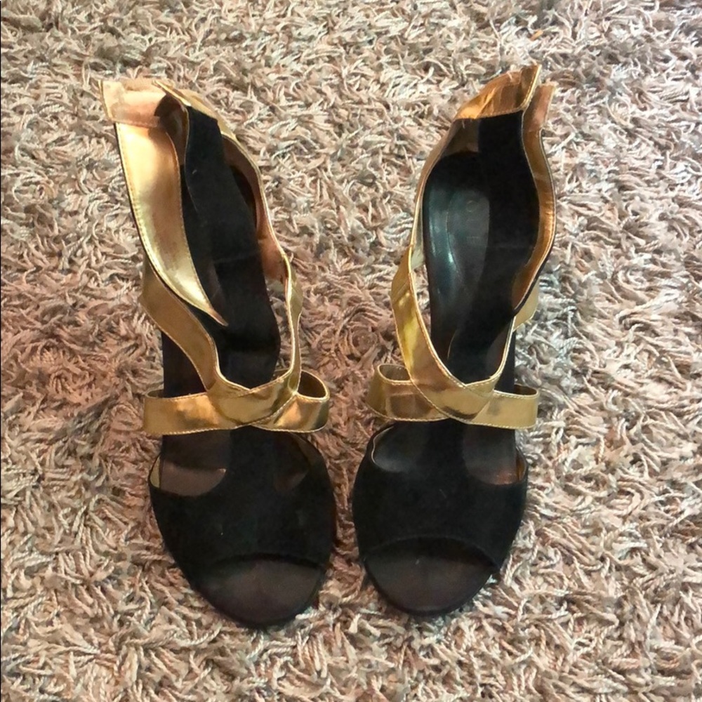 Guess black and gold heels
